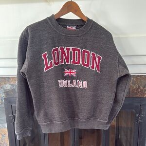 London England Flag Gray Sweatshirt in size S.